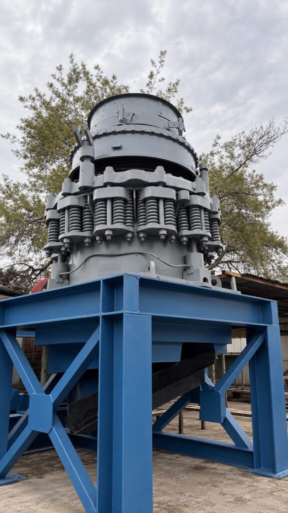 Chancador Gator 4¼' Standard reacondicionado en taller JJMineral, Tiltil