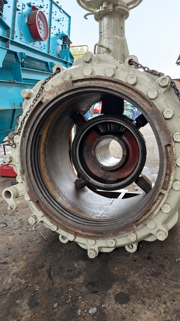 Reacondicionamiento de chancador Symons 3 pies Short Head en taller JJMineral, Tiltil